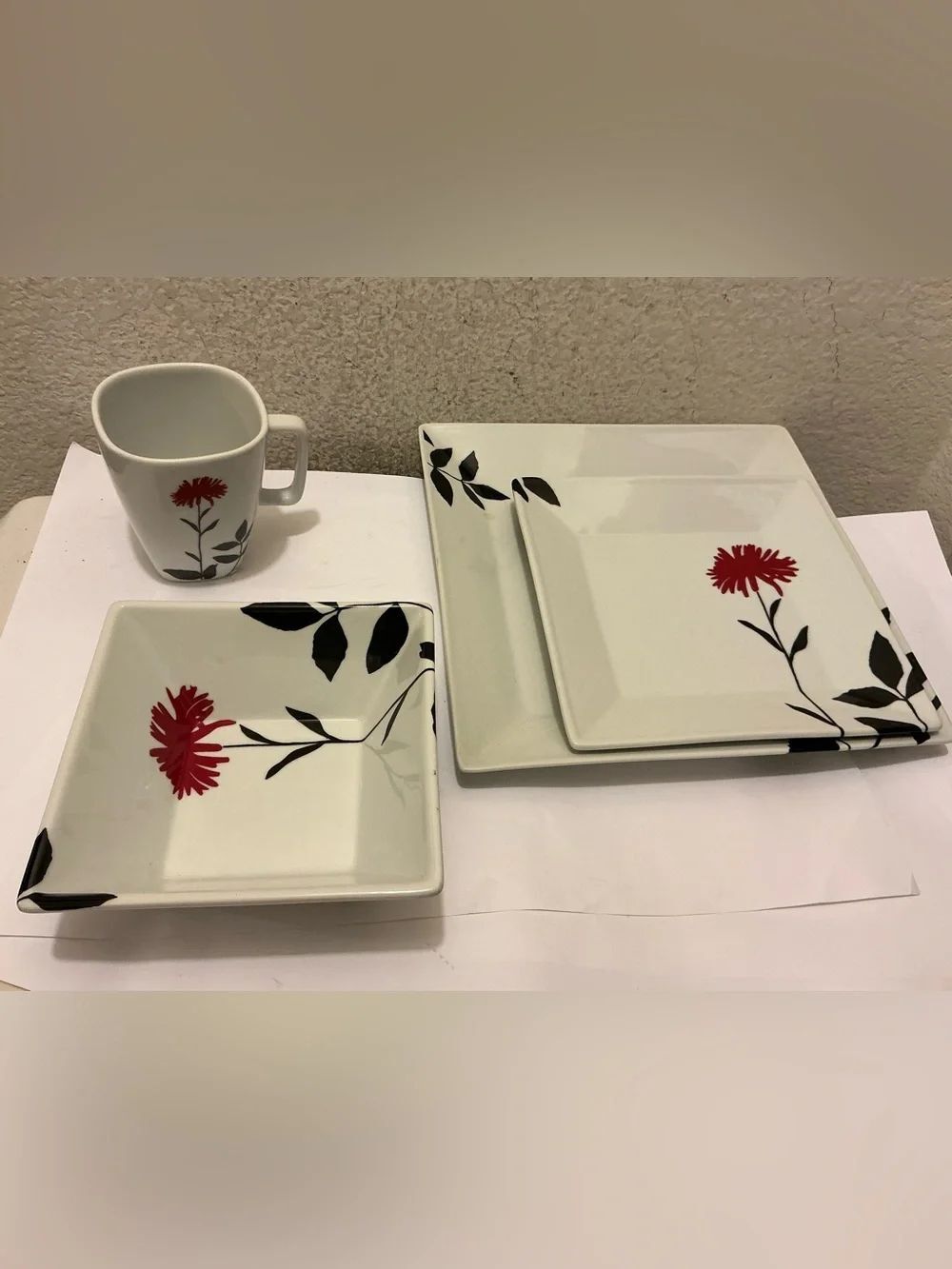 Ty Pennington Floral White Ceramic Dinnerware Set - Modern Plate  Mug Collection